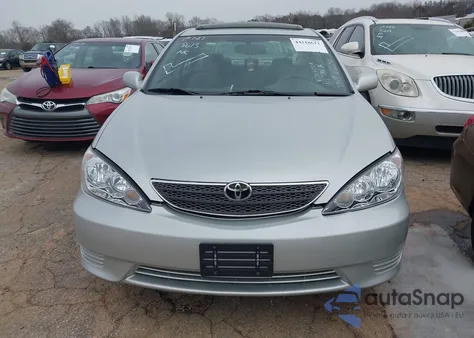 2005 Toyota Camry Le z USA, uszkodzony, nr VIN 4T1BE32K85U612291
